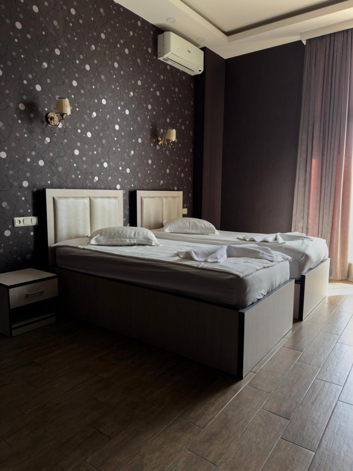 Eridana Hotel Erivan Exterior foto
