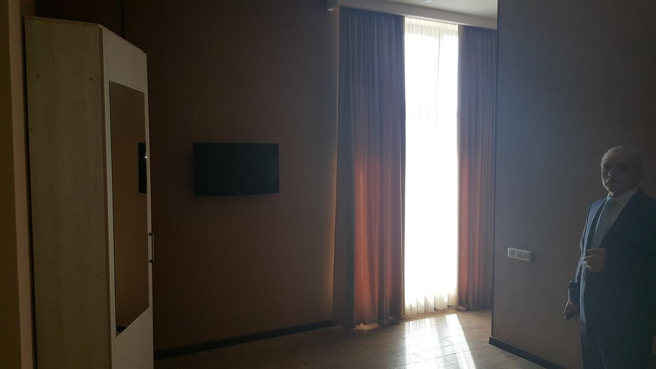 Eridana Hotel Erivan Exterior foto