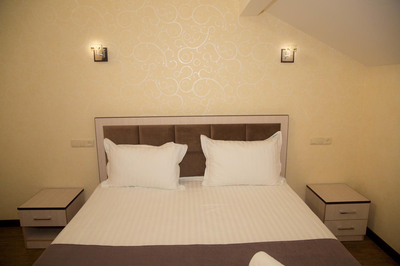Eridana Hotel Erivan Exterior foto