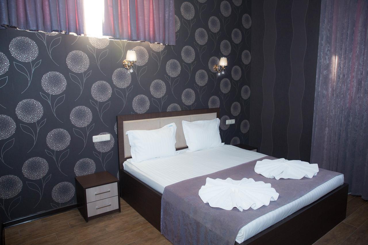 Eridana Hotel Erivan Exterior foto