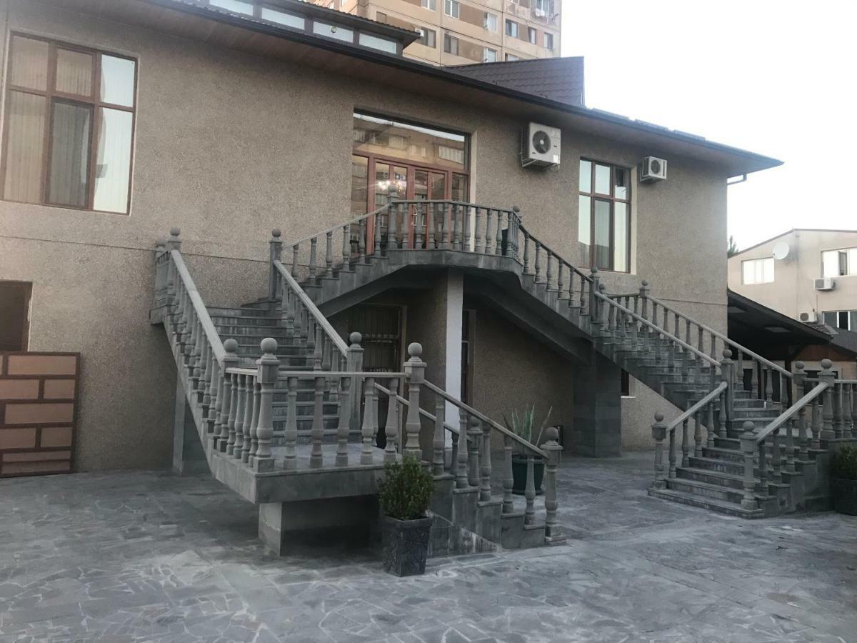 Eridana Hotel Erivan Exterior foto